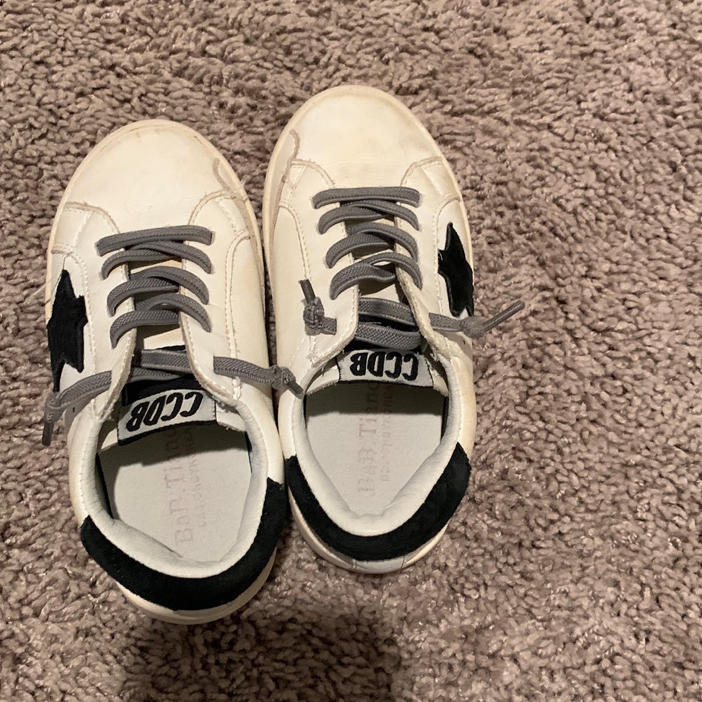 Toddlers tennis shoes